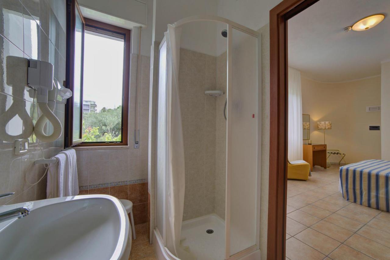 Hotel Sporting Vasto Exterior photo